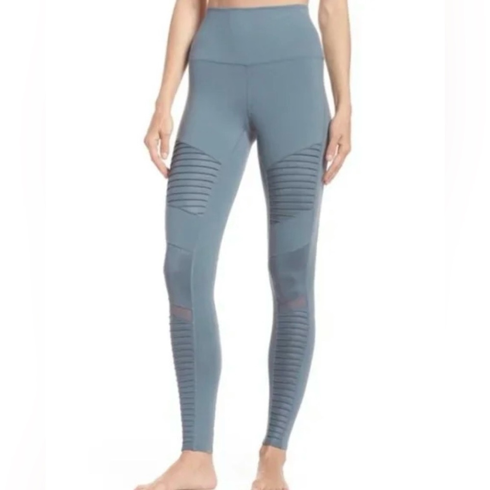 ALO High Waist Moto Leggings in Concrete/Concrete Glossy